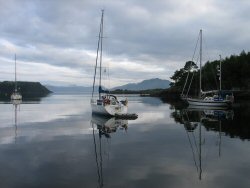 Tobermory Bay (the south end), looking out toward the Sounf of Mull - a different scene to that of yesterday. 